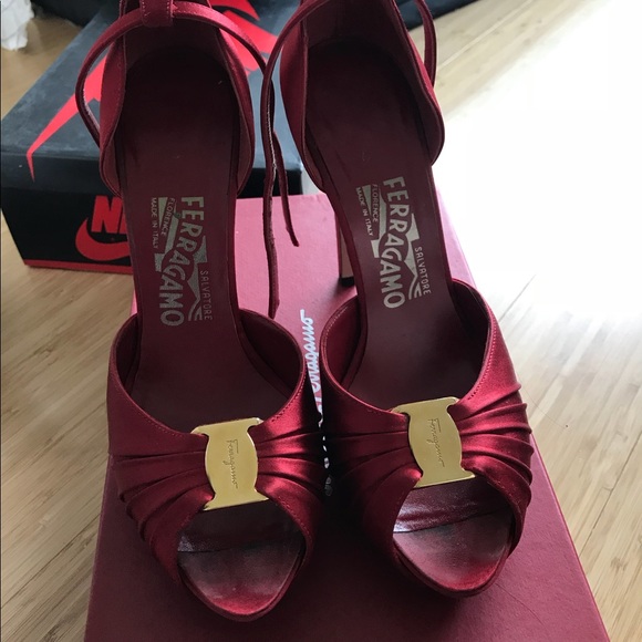 Authentic Salvatore Ferragamo high heels size 5.5 - Picture 3 of 6